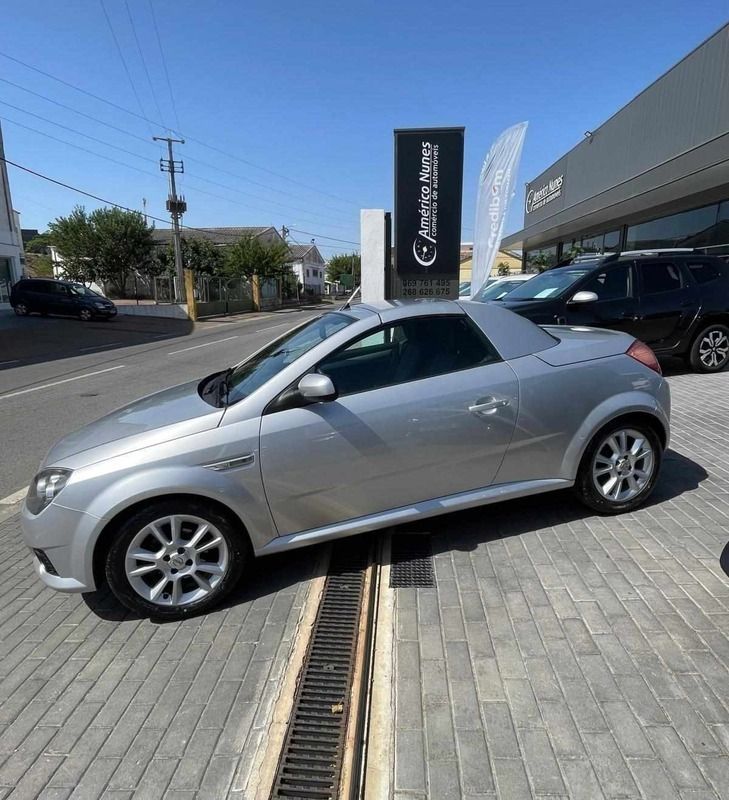 Usado Opel Tigra 70 HP (51 kW) 2005 Cinzento Cabrios