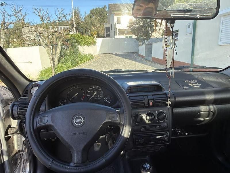 Usado Opel Corsa Sport 67 HP (49 kW) 1998 Citadino