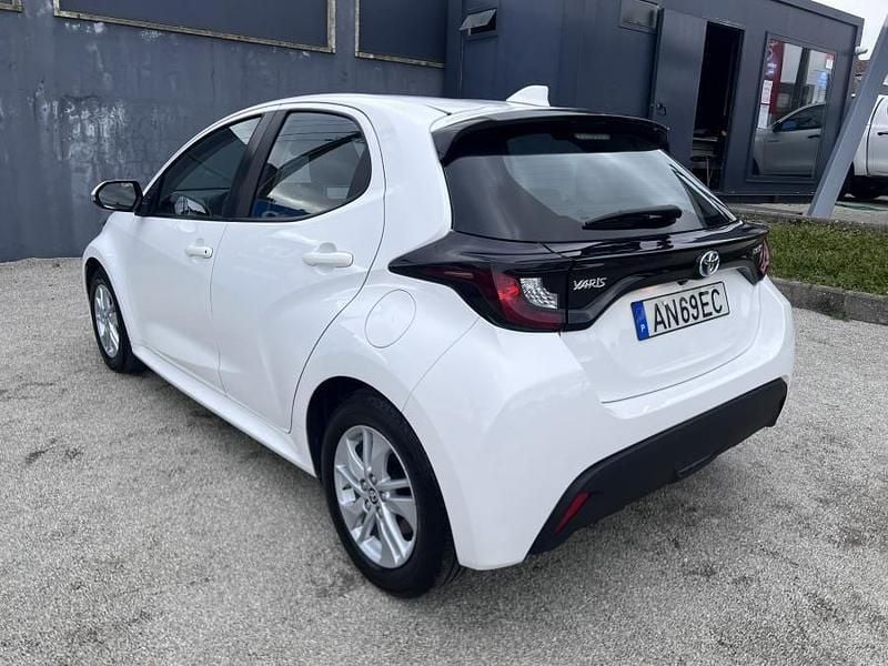 Usado Toyota Yaris Hybrid Comfort 115 HP (84 kW) 2021 Branco