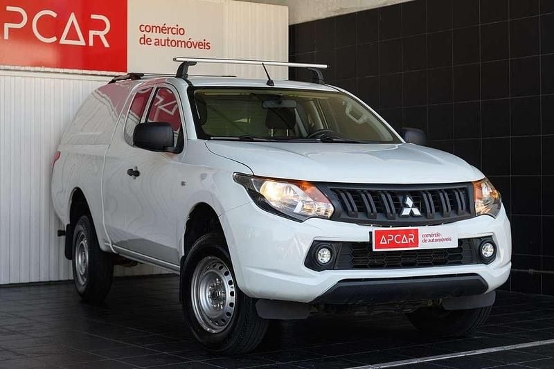 Branco Usado 2018 Mitsubishi L200 Invite Pickup | € 23.500 - Imagem 1/4