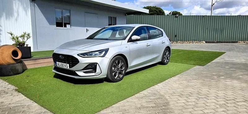Cinzento Usado 2022 Ford Focus Citadino | € 18.600 - Imagem 1/4
