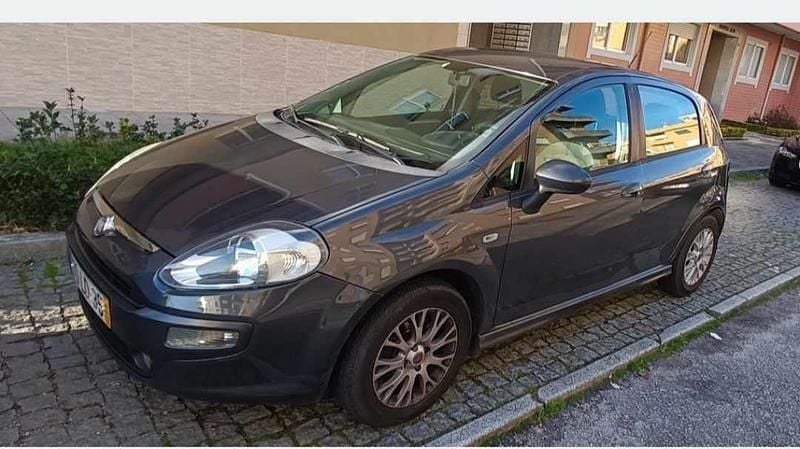 Usado Fiat Punto 75 HP (55 kW) 2010 Cinzento Citadino