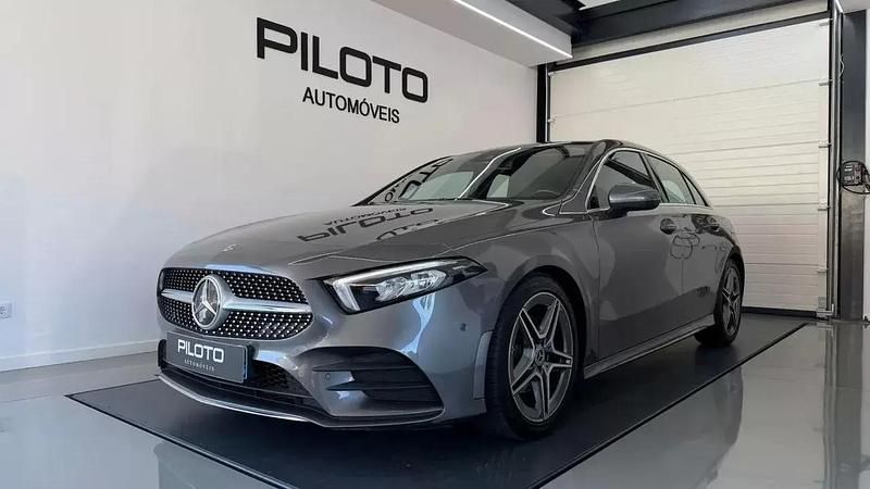 Cinza Usado 2019 Mercedes A180 AMG line Citadino | € 24.990 (Preço justo) - Imagem 1/4