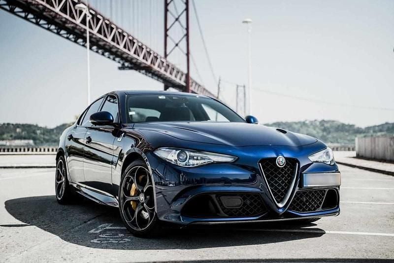 Azul Usado 2019 Alfa Romeo Giulia Quadrifoglio Sedan | € 89.900 - Imagem 1/4