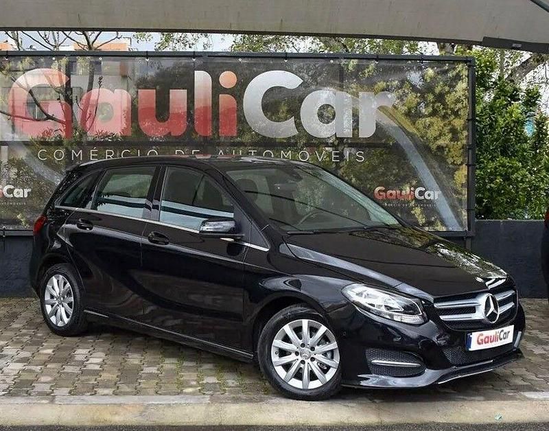 Preto Usado 2015 Mercedes B180 Style Monovolume | € 15.490 (Preço justo) - Imagem 1/4