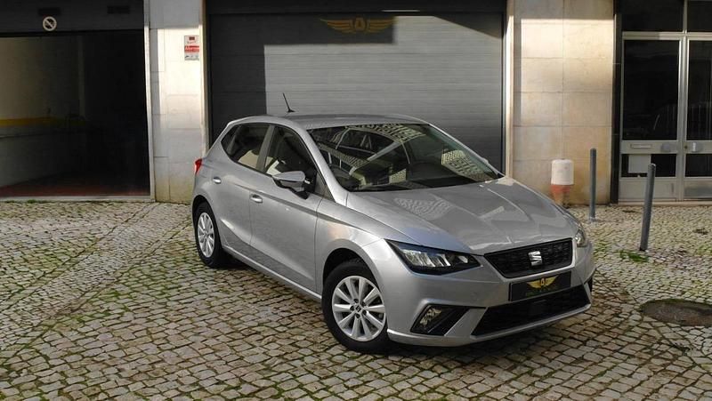 Usado Seat Ibiza Style 110 HP (80 kW) 2023 Prateado Citadino