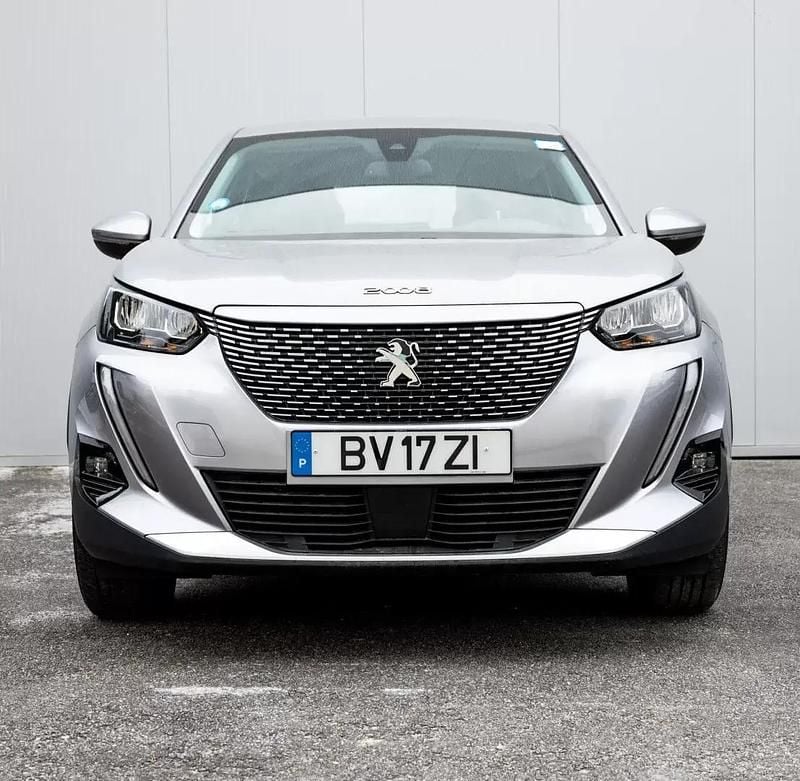 Usado Peugeot e-2008 Active 100 kW (136 HP) 2021 Cinzento prata metalizado SUV