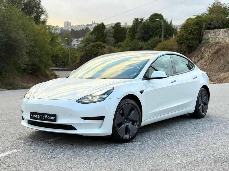 Branco Usado 2021 Tesla Model 3 Sedan | € 25.950 (Preço justo) - Imagem 1/4