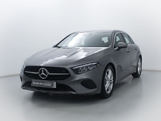 Cinzento Usado 2023 Mercedes A200 Progressive | € 30.990 (Bom preço) - Imagem 1/4