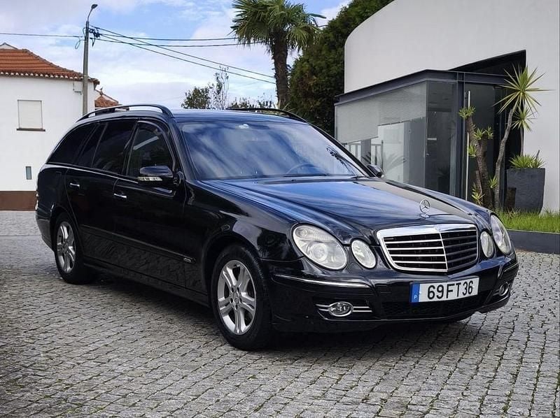 Usado 2003 Mercedes E220 Avantgarde Sedan | € 6.000 (Caro) - Imagem 1/4
