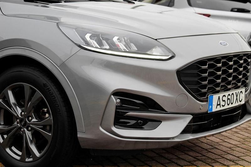 Usado Ford Kuga ST-Line 150 HP (110 kW) 2022 Cinza SUV