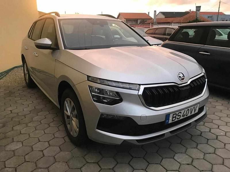 Usado Skoda Kamiq 110 HP (80 kW) 2025 Cinzento SUV