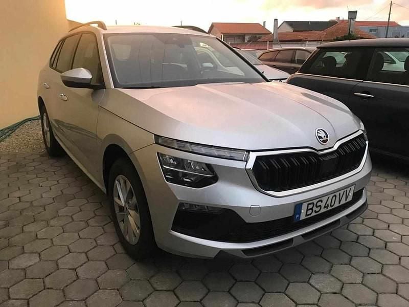 Cinzento Usado 2025 Skoda Kamiq SUV | € 22.900 (Preço justo) - Imagem 1/4