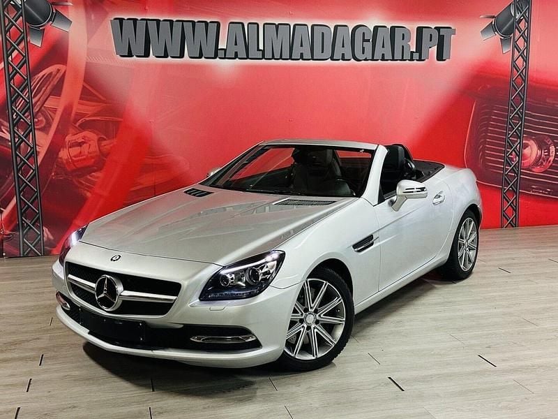 Cinza Usado 2014 Mercedes SLK200 Cabrios | € 25.900 - Imagem 1/4