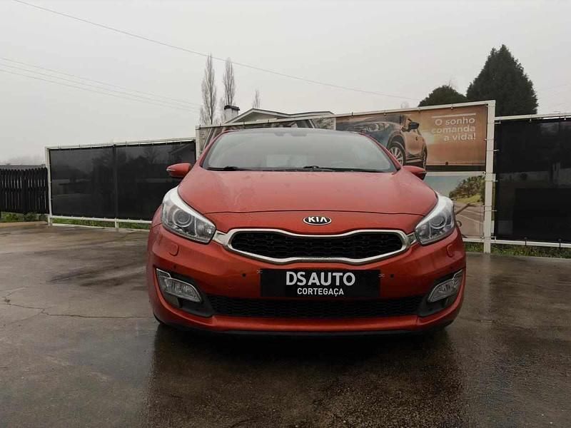 Usado Kia Ceed 128 HP (94 kW) 2014 Outra Citadino