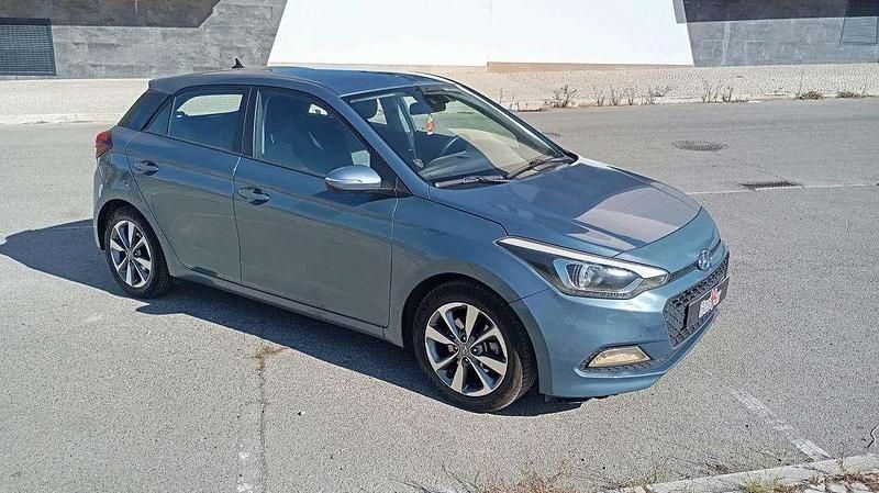 Azul Usado 2015 Hyundai i20 | € 7.950 (Preço justo) - Imagem 1/4