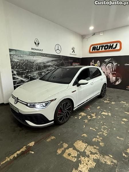 Branco Usado 2021 VW Golf VIII GTI Clubsport Sedan | € 43.750 - Imagem 1/1