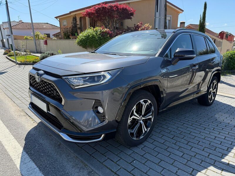 Cinza Usado 2021 Toyota Corolla SUV | € 44.750 - Imagem 1/4