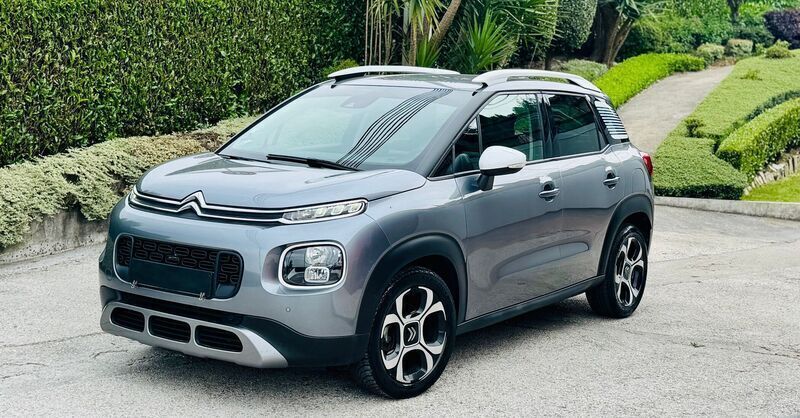 Cinza Usado 2019 Citroën C3 PureTech Citadino | € 13.990 (Preço elevado) - Imagem 1/4