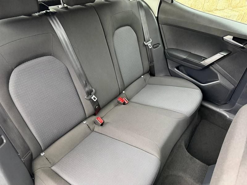 Usado Seat Arona Style 110 HP (80 kW) 2023 Cinza SUV