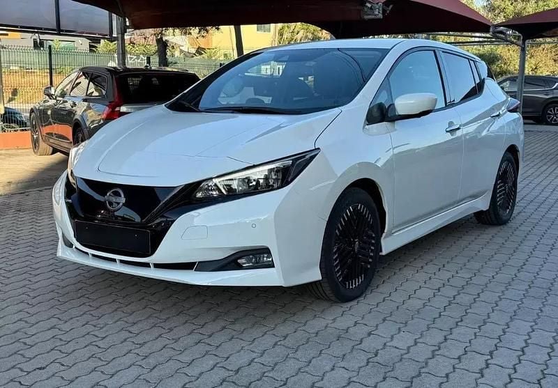 Branco Novo 2025 Nissan Leaf N-Connecta Citadino | € 23.250 (Preço justo) - Imagem 1/4