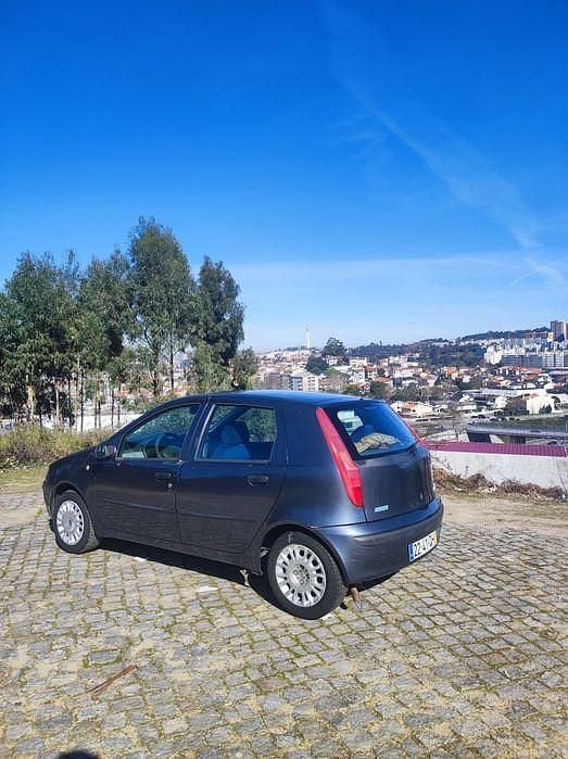 Usado Fiat Punto 80 HP (58 kW) 2002 Citadino