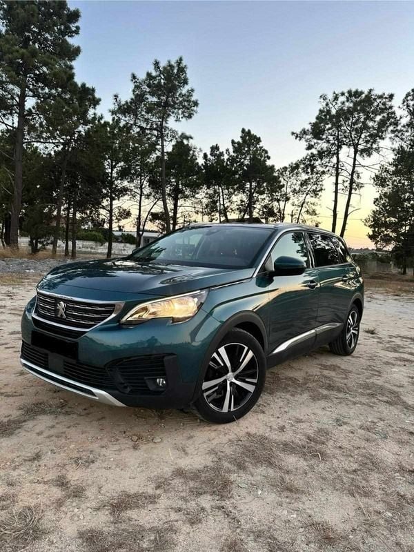 Verde Usado 2018 Peugeot 5008 Monovolume | € 17.000 (Bom preço) - Imagem 1/4