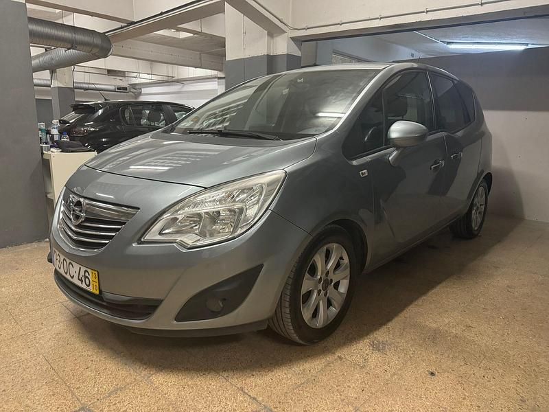 Cinza Usado 2013 Opel Meriva Cosmo Monovolume | € 6.990 (Preço justo) - Imagem 1/4