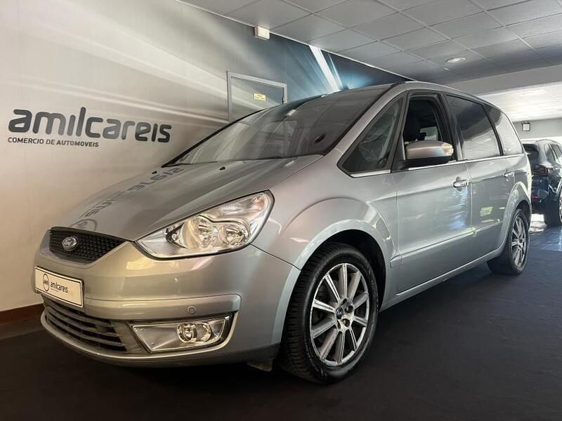 Cinzento Usado 2009 Ford Galaxy Titanium Monovolume | € 8.400 - Imagem 1/4