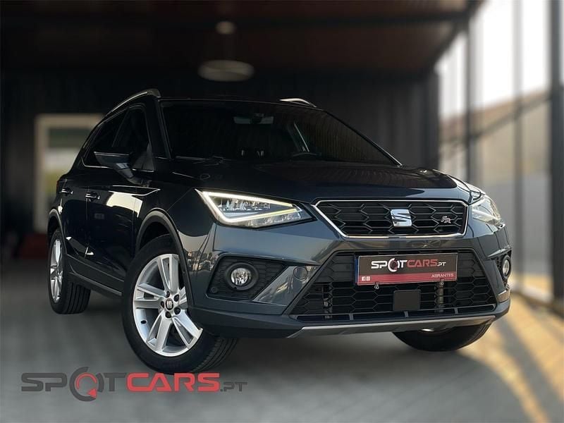 Cinza Usado 2020 Seat Arona FR SUV | € 16.790 (Preço justo) - Imagem 1/4