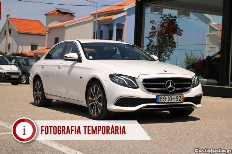Branco Usado 2019 Mercedes E300 Avantgarde Sedan | € 28.490 (Preço justo) - Imagem 1/1