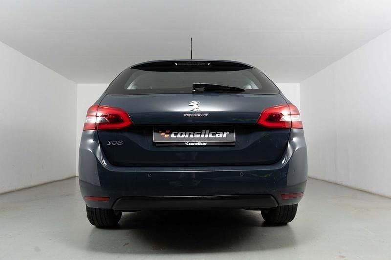 Usado Peugeot 308 SW Active 110 HP (80 kW) 2019 Cinza Carrinha