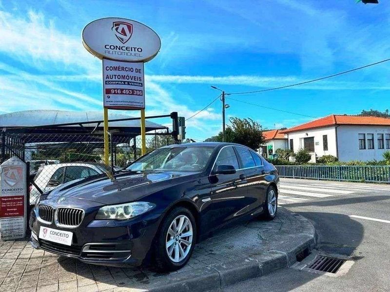 Azul Usado 2015 BMW 518 Luxury Line Sedan | € 18.490 - Imagem 1/4
