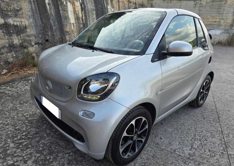 Cinzento Usado 2016 Smart ForTwo Cabrio Cabrios | € 9.999 - Imagem 1/4