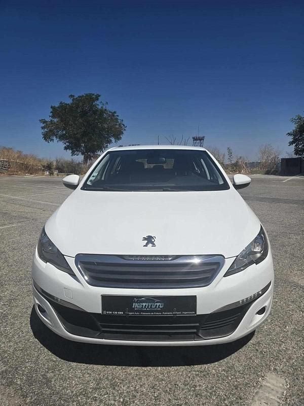 Branco Usado 2015 Peugeot 308 | € 8.900 (Bom preço) - Imagem 1/4