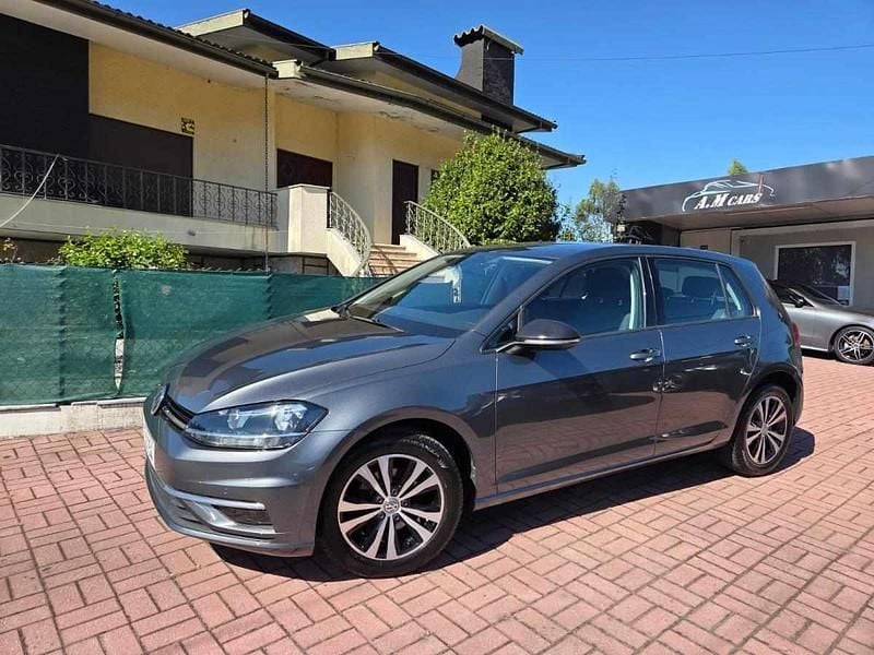 Usado VW Golf VII 116 HP (85 kW) 2019 Cinzento Citadino
