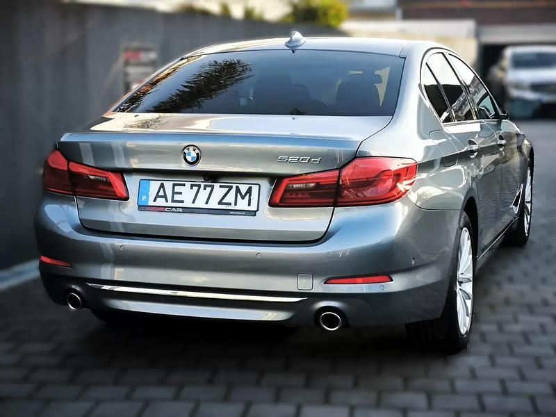 Usado BMW 520 Luxury Line 190 HP (139 kW) 2021 Cinzento Sedan