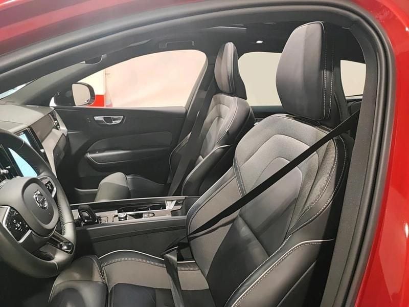 Usado Volvo XC60 R-Design 349 HP (256 kW) 2022 Vermelho SUV