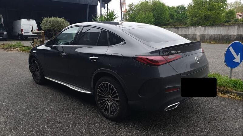 Usado 2023 Mercedes GLC300e Sedan | € 85.500 - Imagem 1/4