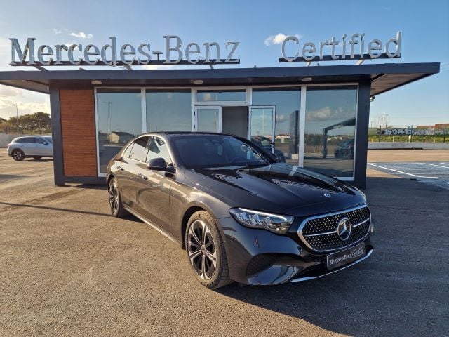 Cinzento graphite Usado 2024 Mercedes E300 Avantgarde | € 58.950 (Bom preço) - Imagem 1/4