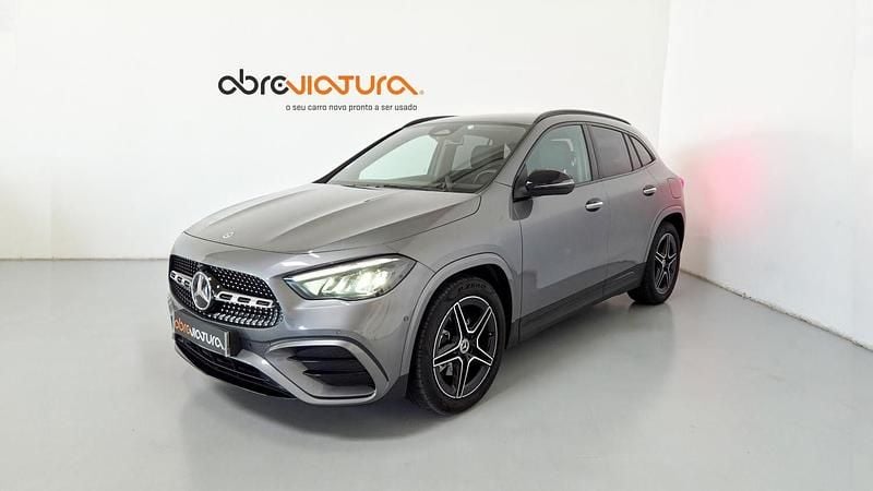 Cinza Usado 2025 Mercedes GLA180 AMG line SUV | € 53.750 (Caro) - Imagem 1/4