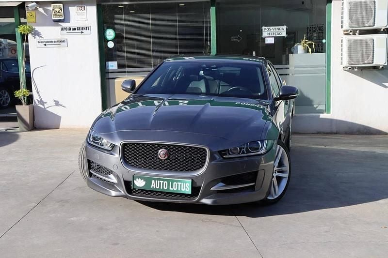 Cinza Usado 2017 Jaguar XE R-Sport Sedan | € 14.970 (Super Preço) - Imagem 1/4