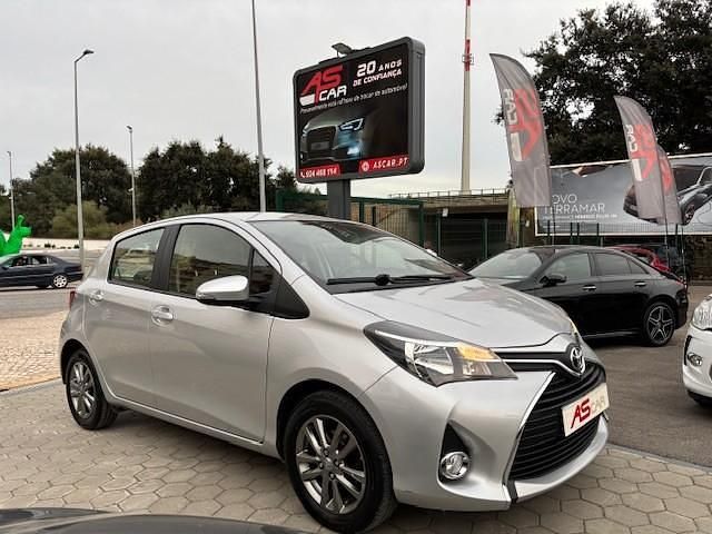 Cinza Usado 2015 Toyota Yaris Comfort Citadino | € 11.990 (Preço justo) - Imagem 1/4