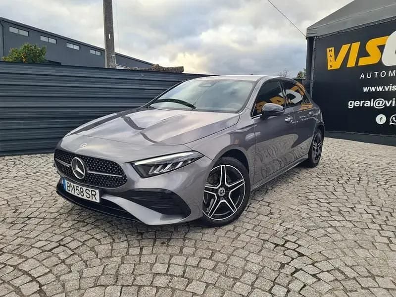 Cinza antracite Usado 2024 Mercedes A250 AMG line Citadino | € 43.990 (Caro) - Imagem 1/4