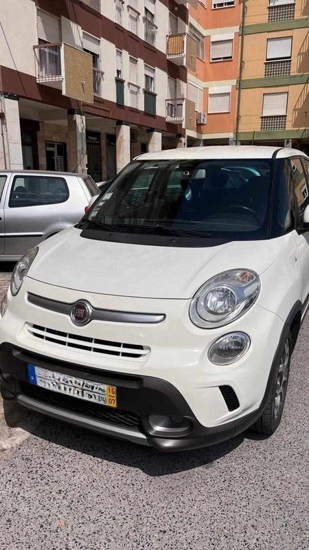 Branco Usado 2015 Fiat 500L Monovolume | € 8.750 (Bom preço) - Imagem 1/4