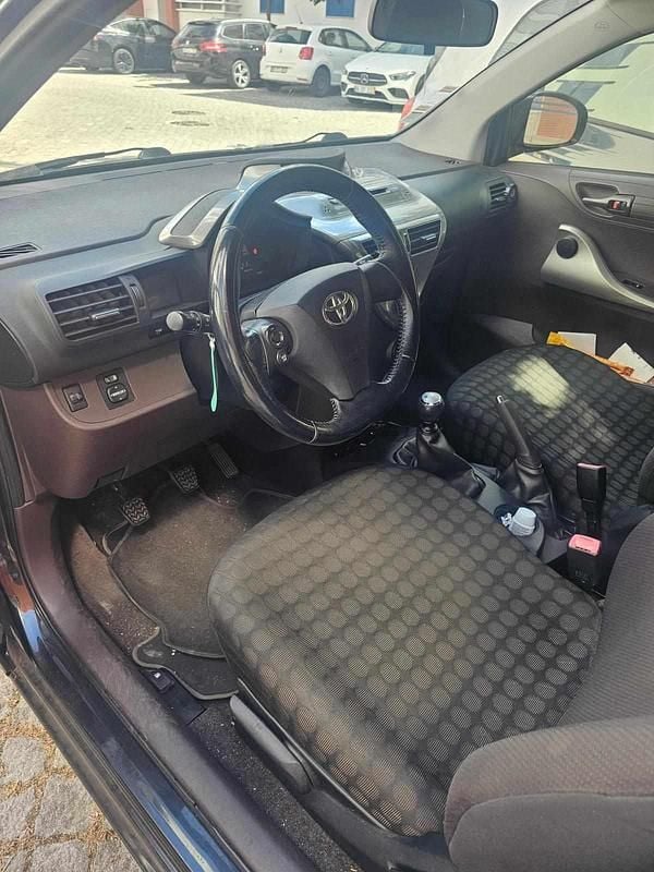 Usado Toyota iQ 90 HP (66 kW) 2009 Preto Citadino