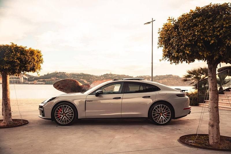 Usado Porsche Panamera 544 HP (400 kW) 2024 Cinzento Citadino