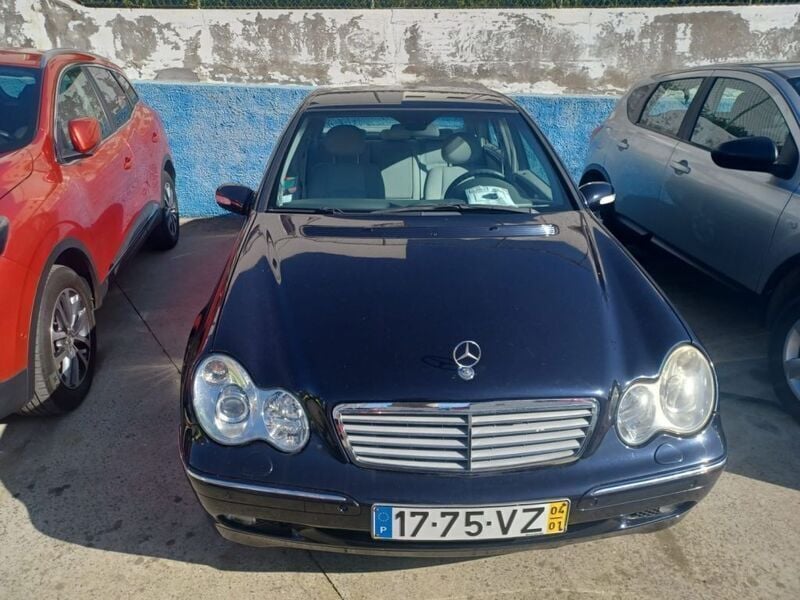Azul Usado 2004 Mercedes C220 Coupé | € 10.900 (Caro) - Imagem 1/4
