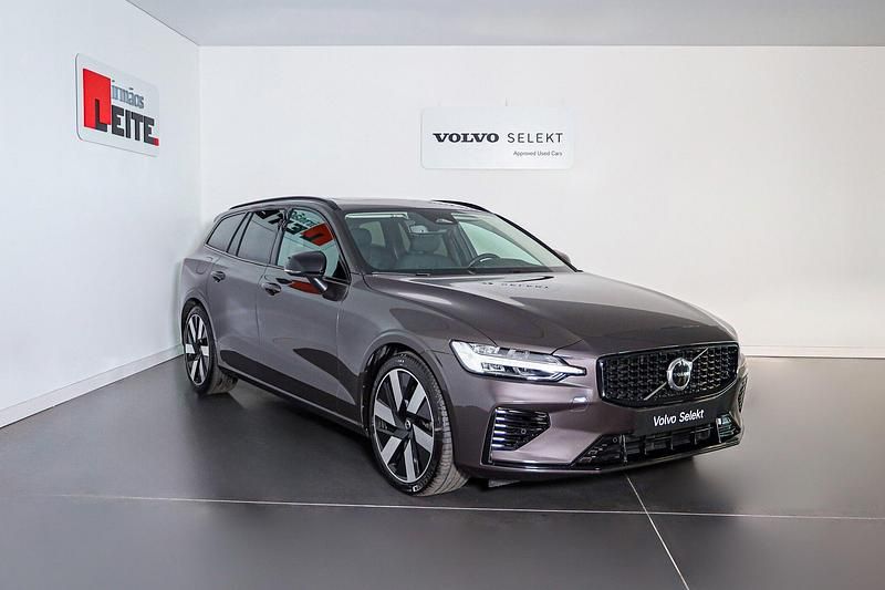 Cinza Usado 2024 Volvo V60 Plus Carrinha | € 46.250 (Bom preço) - Imagem 1/4
