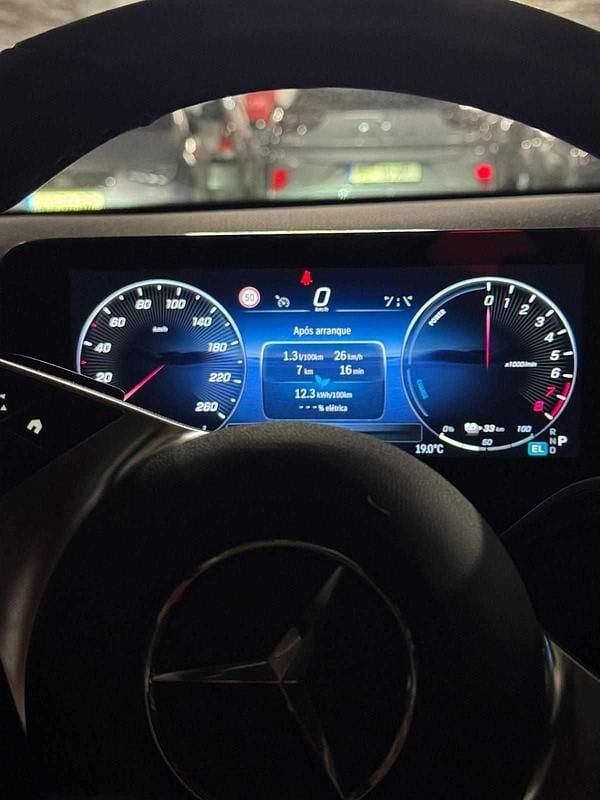 Usado Mercedes A250 218 HP (160 kW) 2024 Cinzento